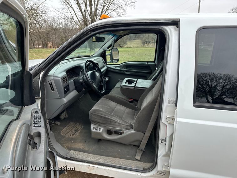 image for item ND9050 2002 Ford F450 Super Duty Crew Cab flatbed truck