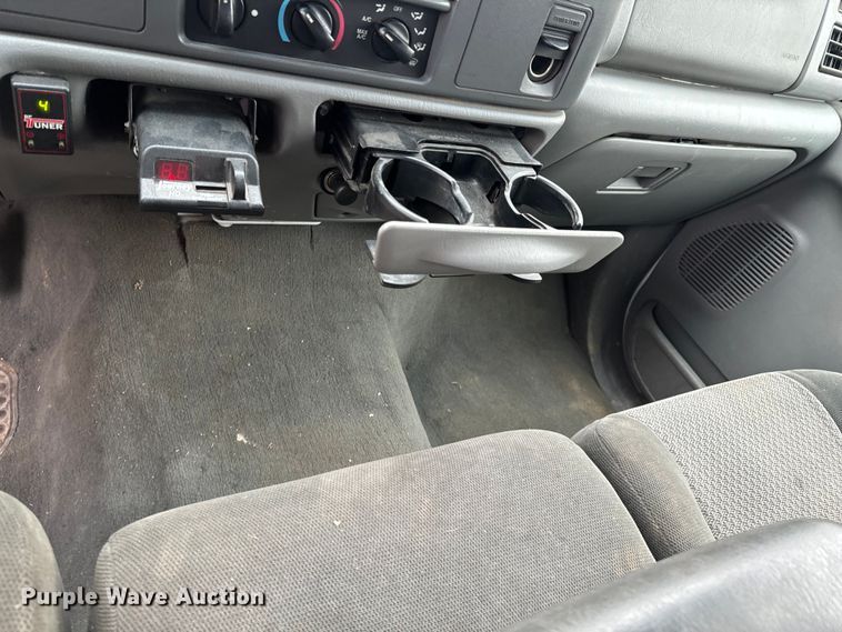 image for item ND9050 2002 Ford F450 Super Duty Crew Cab flatbed truck