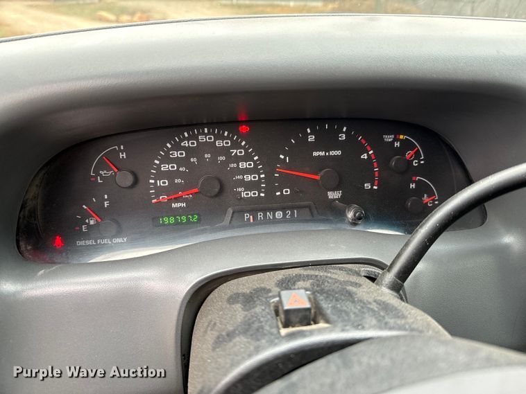 image for item ND9050 2002 Ford F450 Super Duty Crew Cab flatbed truck