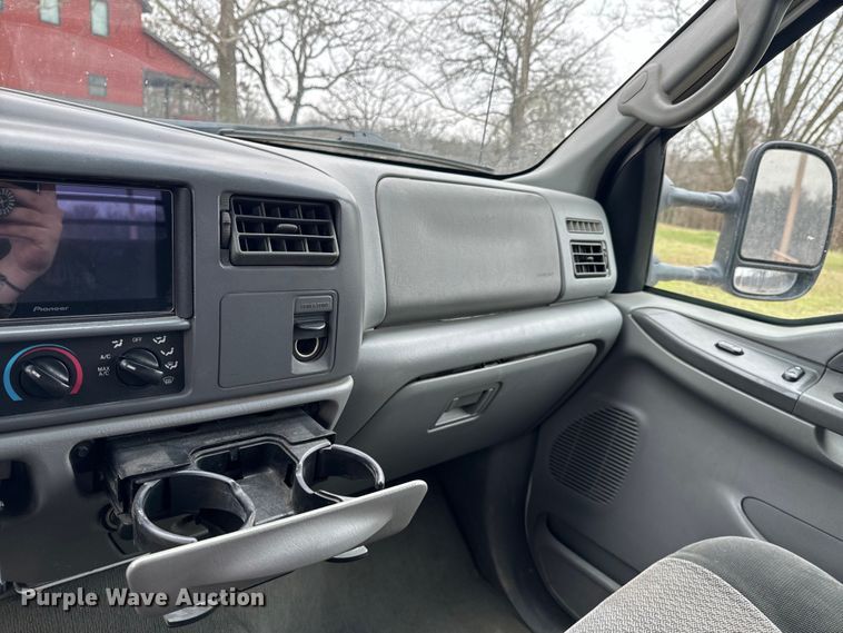 image for item ND9050 2002 Ford F450 Super Duty Crew Cab flatbed truck