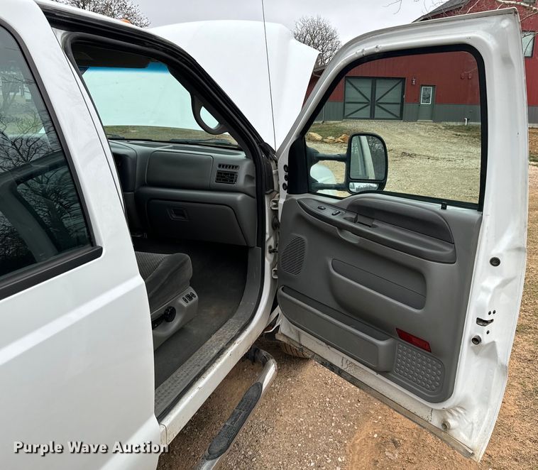 image for item ND9050 2002 Ford F450 Super Duty Crew Cab flatbed truck