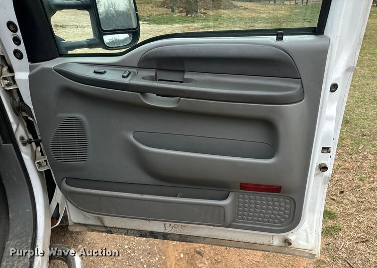 image for item ND9050 2002 Ford F450 Super Duty Crew Cab flatbed truck