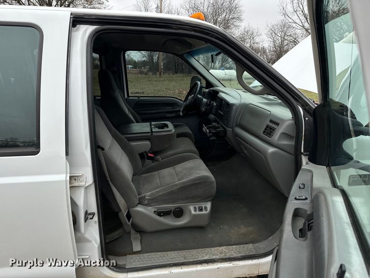 image for item ND9050 2002 Ford F450 Super Duty Crew Cab flatbed truck