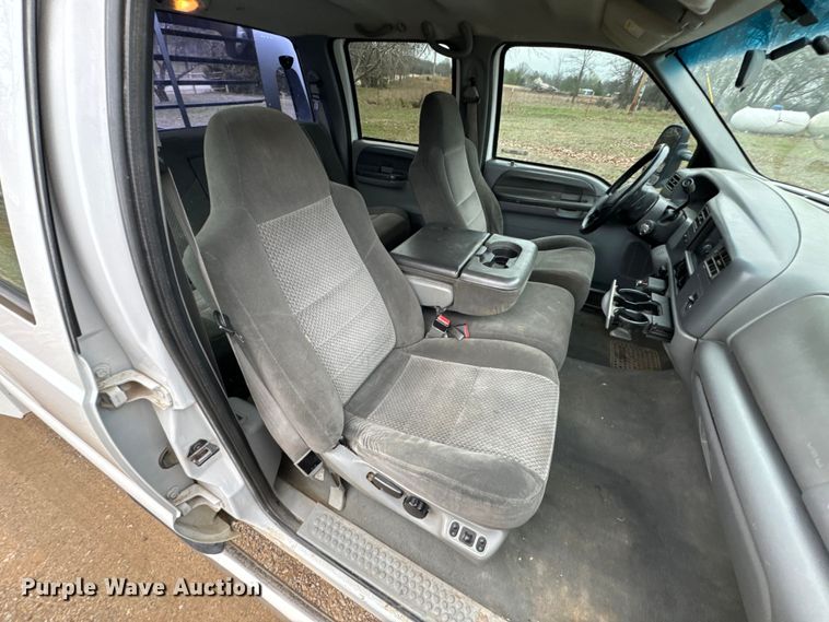 image for item ND9050 2002 Ford F450 Super Duty Crew Cab flatbed truck