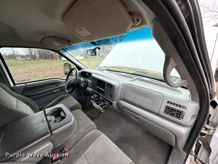 image for item ND9050 2002 Ford F450 Super Duty Crew Cab flatbed truck