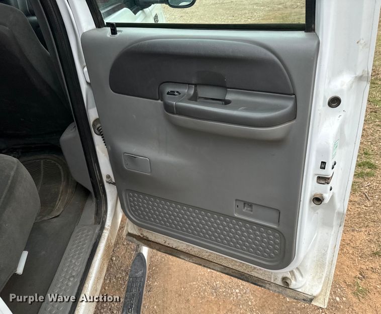 image for item ND9050 2002 Ford F450 Super Duty Crew Cab flatbed truck