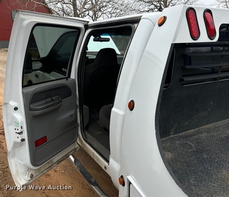 image for item ND9050 2002 Ford F450 Super Duty Crew Cab flatbed truck