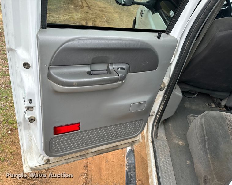 image for item ND9050 2002 Ford F450 Super Duty Crew Cab flatbed truck