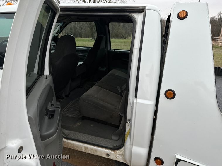 image for item ND9050 2002 Ford F450 Super Duty Crew Cab flatbed truck