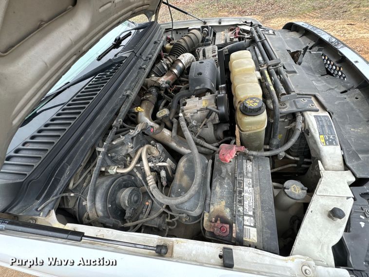 image for item ND9050 2002 Ford F450 Super Duty Crew Cab flatbed truck