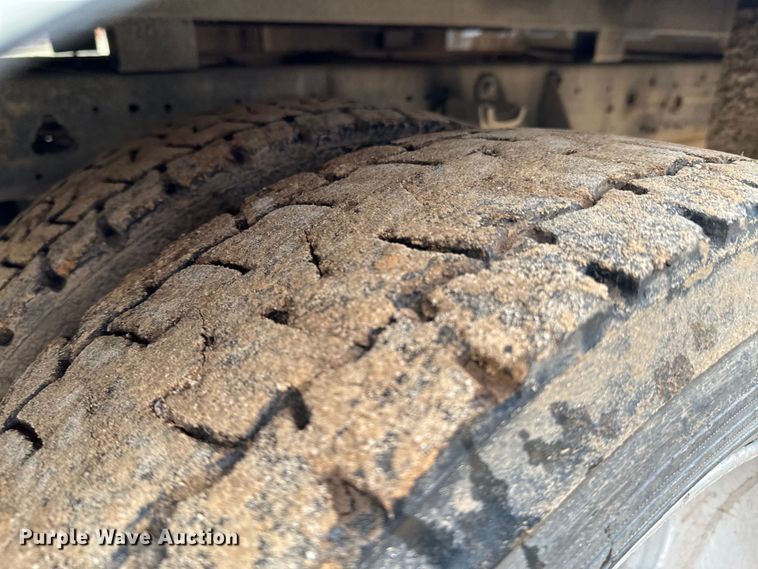 image for item ND9050 2002 Ford F450 Super Duty Crew Cab flatbed truck