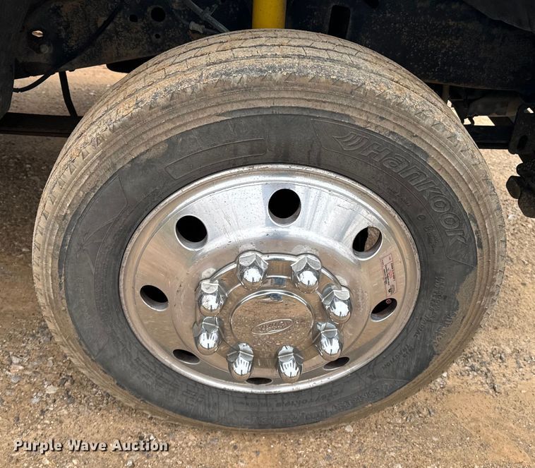 image for item ND9050 2002 Ford F450 Super Duty Crew Cab flatbed truck