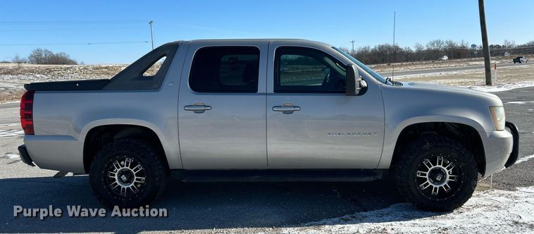 image for item NE9735 2009 Chevrolet Avalanche LT Crew Cab pickup truck