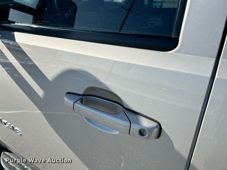 image for item NE9735 2009 Chevrolet Avalanche LT Crew Cab pickup truck