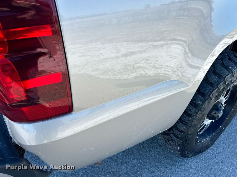 image for item NE9735 2009 Chevrolet Avalanche LT Crew Cab pickup truck