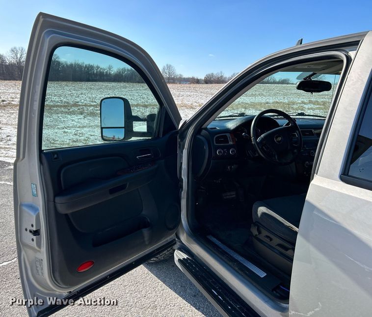 image for item NE9735 2009 Chevrolet Avalanche LT Crew Cab pickup truck