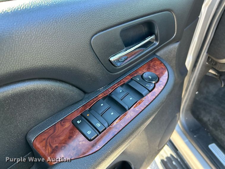 image for item NE9735 2009 Chevrolet Avalanche LT Crew Cab pickup truck