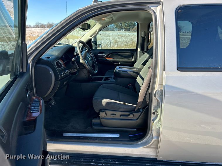 image for item NE9735 2009 Chevrolet Avalanche LT Crew Cab pickup truck