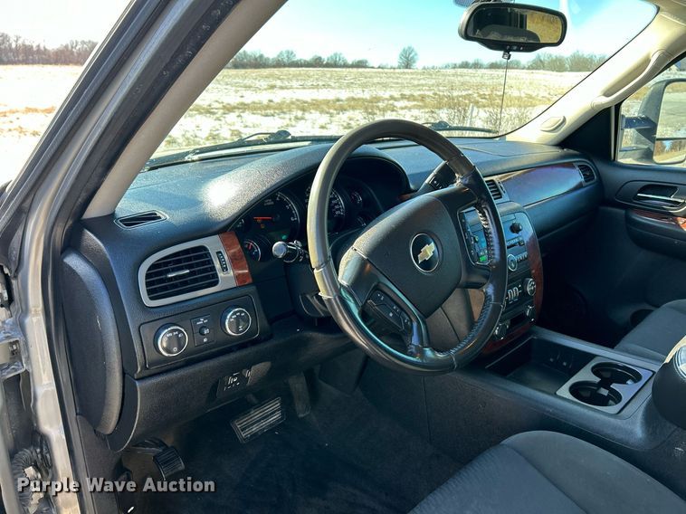 image for item NE9735 2009 Chevrolet Avalanche LT Crew Cab pickup truck