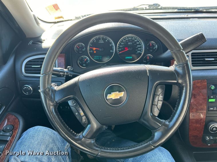 image for item NE9735 2009 Chevrolet Avalanche LT Crew Cab pickup truck