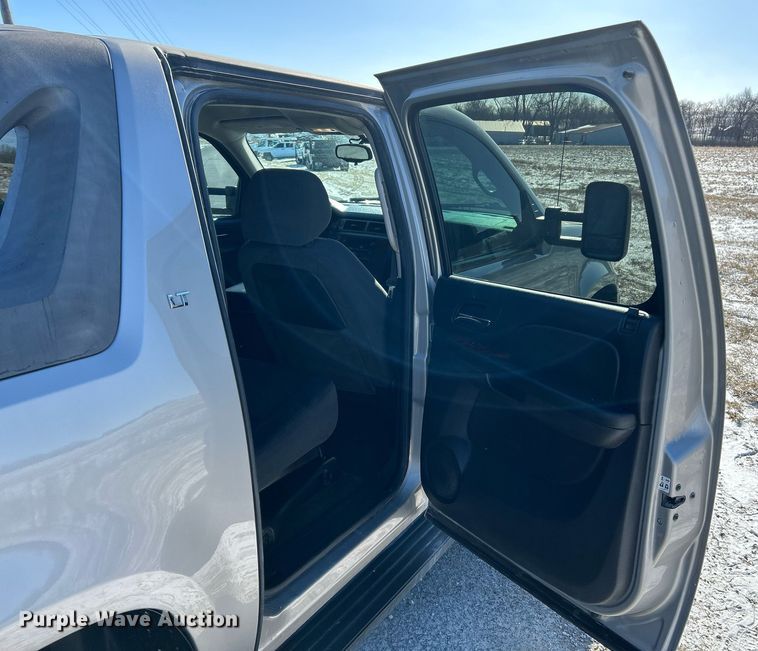 image for item NE9735 2009 Chevrolet Avalanche LT Crew Cab pickup truck