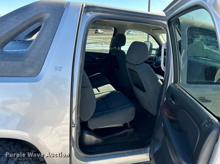 image for item NE9735 2009 Chevrolet Avalanche LT Crew Cab pickup truck