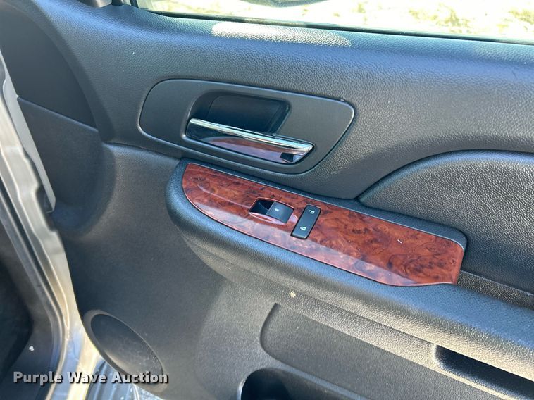 image for item NE9735 2009 Chevrolet Avalanche LT Crew Cab pickup truck