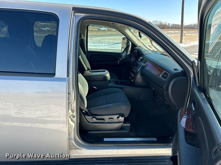 image for item NE9735 2009 Chevrolet Avalanche LT Crew Cab pickup truck