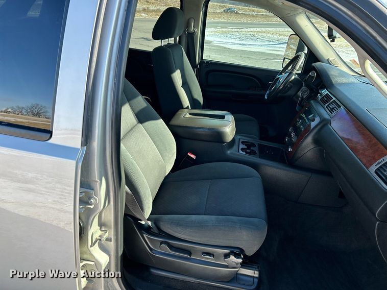 image for item NE9735 2009 Chevrolet Avalanche LT Crew Cab pickup truck