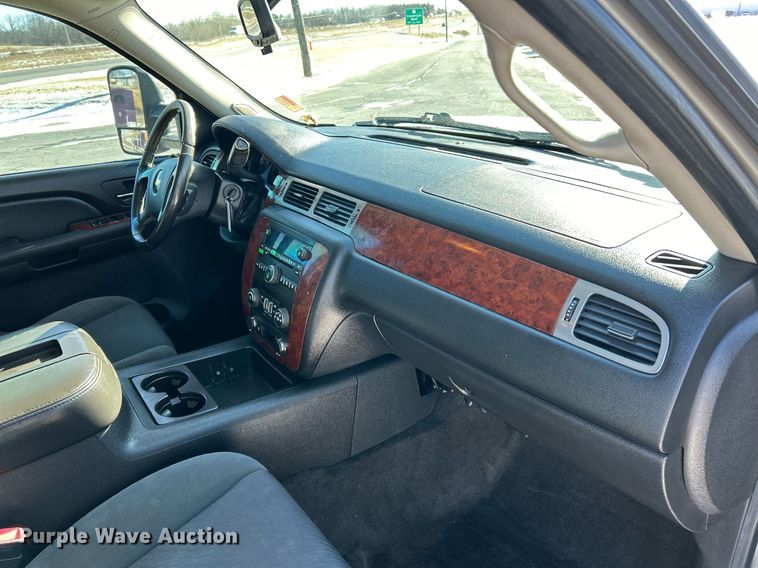 image for item NE9735 2009 Chevrolet Avalanche LT Crew Cab pickup truck