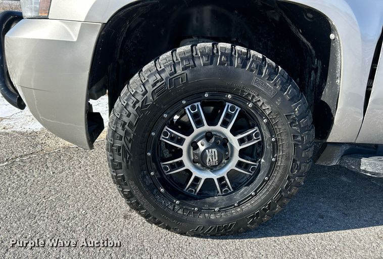 image for item NE9735 2009 Chevrolet Avalanche LT Crew Cab pickup truck