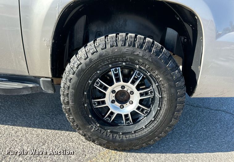 image for item NE9735 2009 Chevrolet Avalanche LT Crew Cab pickup truck