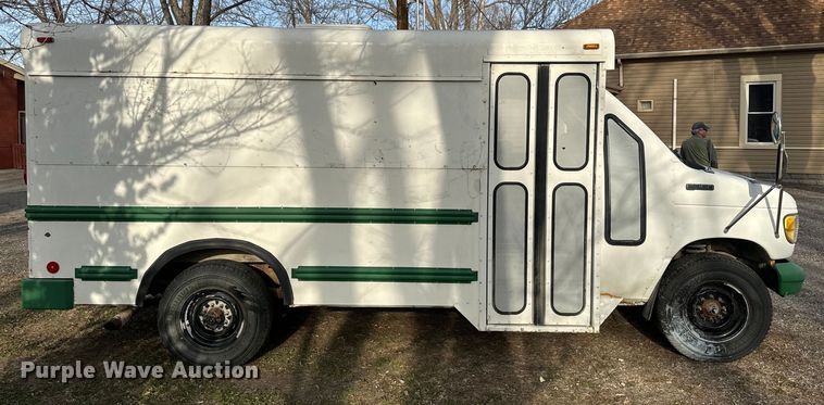 image for item NF9474 1994 Ford  E350 bus