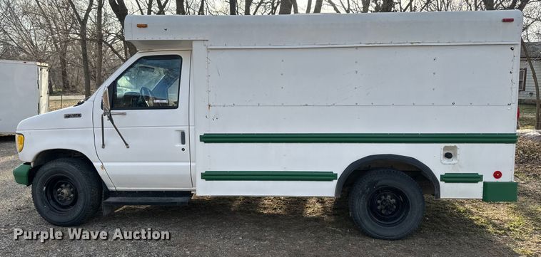 image for item NF9474 1994 Ford  E350 bus