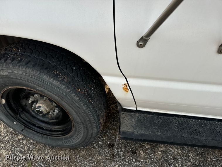 image for item NF9474 1994 Ford  E350 bus