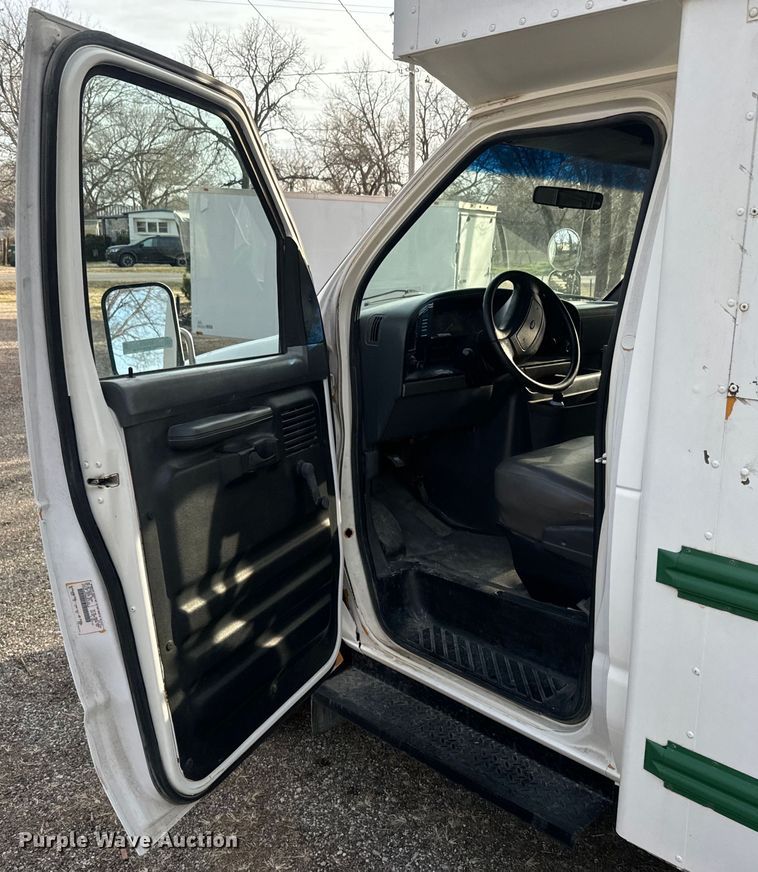 image for item NF9474 1994 Ford  E350 bus