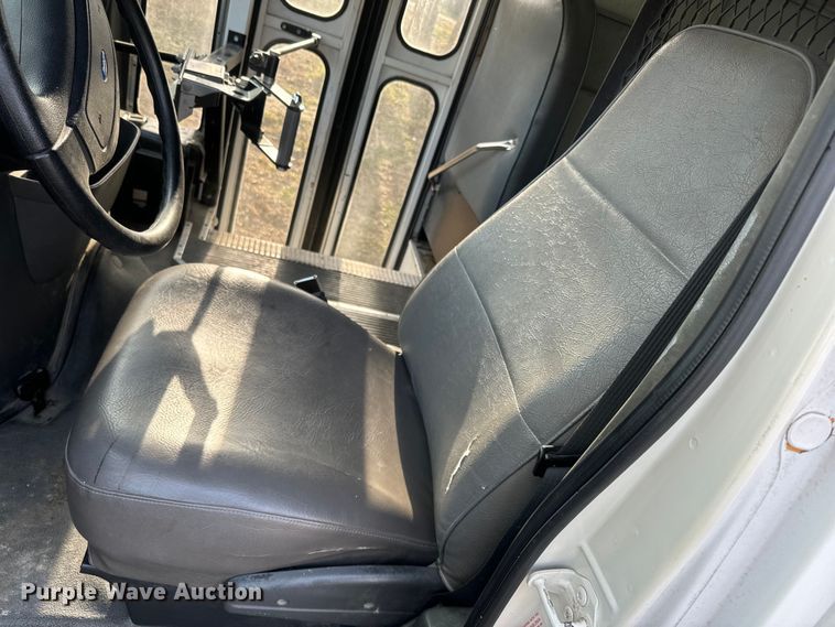 image for item NF9474 1994 Ford  E350 bus