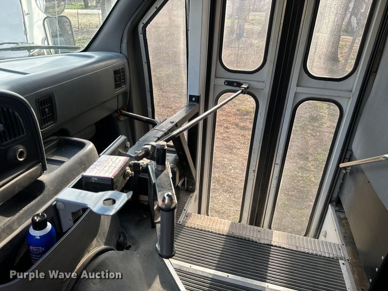 image for item NF9474 1994 Ford  E350 bus