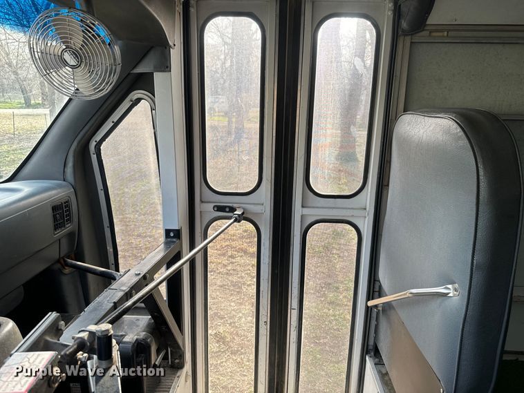 image for item NF9474 1994 Ford  E350 bus