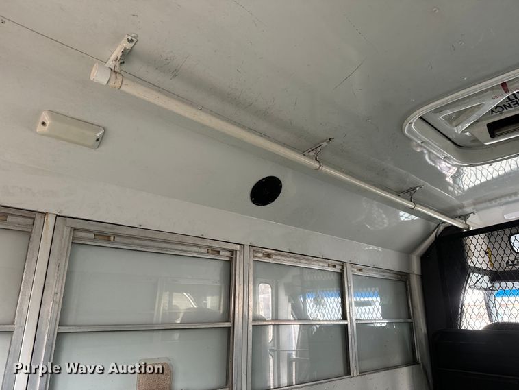 image for item NF9474 1994 Ford  E350 bus