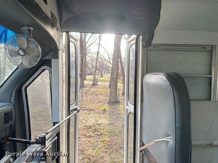 image for item NF9474 1994 Ford  E350 bus