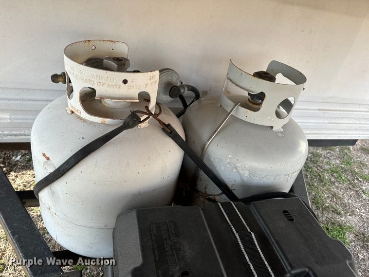 image for item NF9476 1999 Fleetwood Santa Fe camper