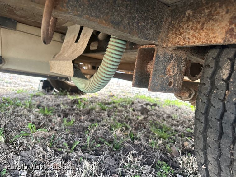 image for item NF9476 1999 Fleetwood Santa Fe camper