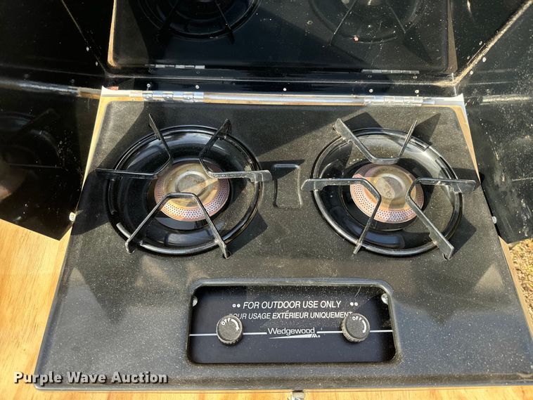 image for item NF9476 1999 Fleetwood Santa Fe camper