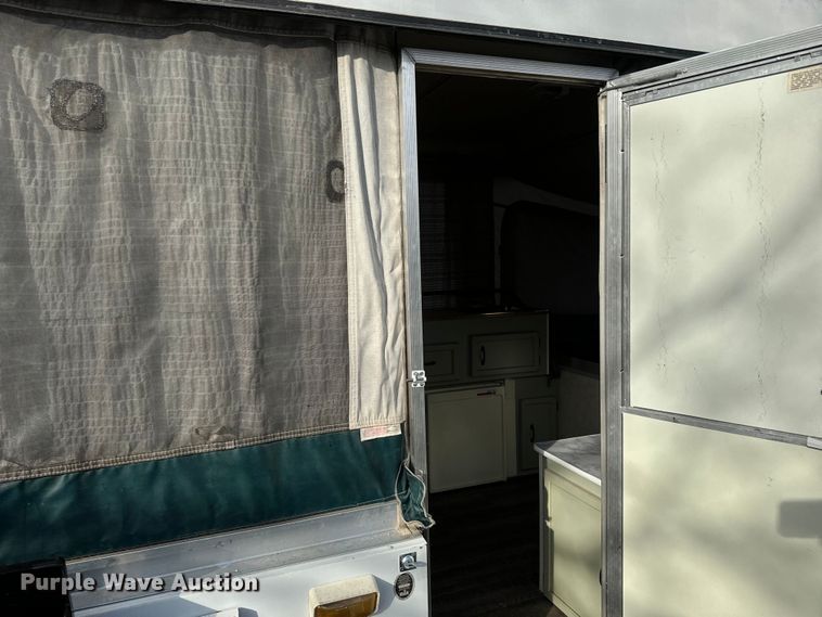 image for item NF9476 1999 Fleetwood Santa Fe camper