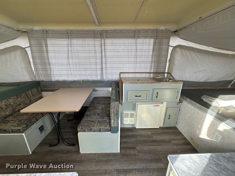 image for item NF9476 1999 Fleetwood Santa Fe camper