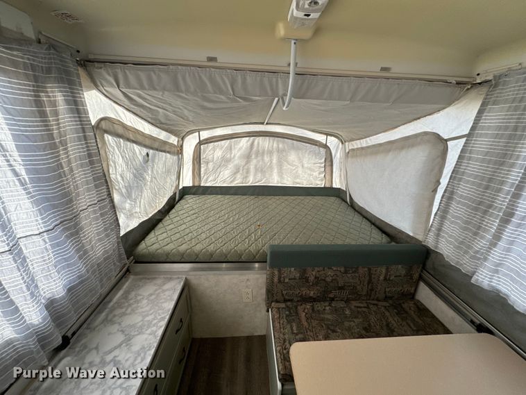 image for item NF9476 1999 Fleetwood Santa Fe camper