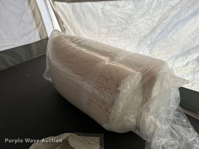 image for item NF9476 1999 Fleetwood Santa Fe camper