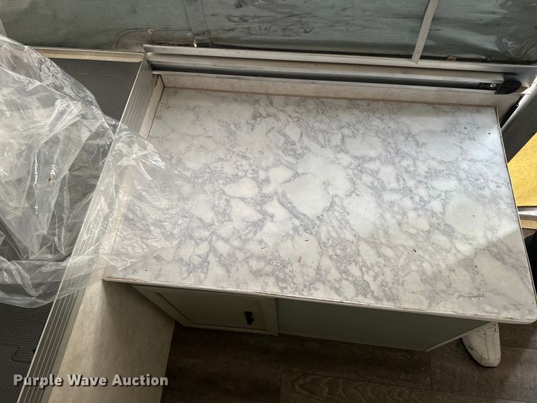 image for item NF9476 1999 Fleetwood Santa Fe camper