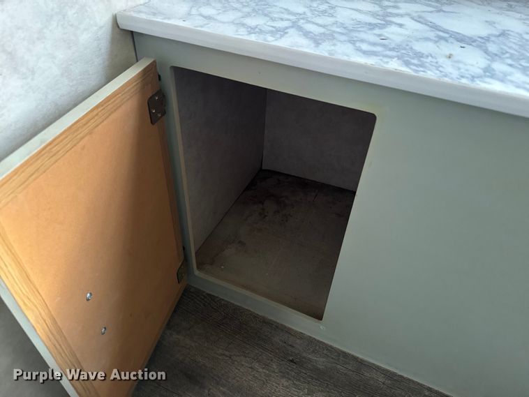 image for item NF9476 1999 Fleetwood Santa Fe camper